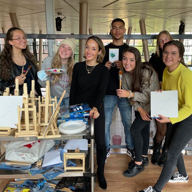 Hummingbird tijdens het project Creatief in coronatijd in het Koningin Wilhelmina Ziekenhuis