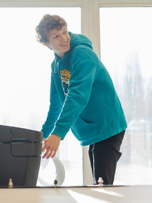 Student bij S2B is aan het werk voor de nieuwe opdracht