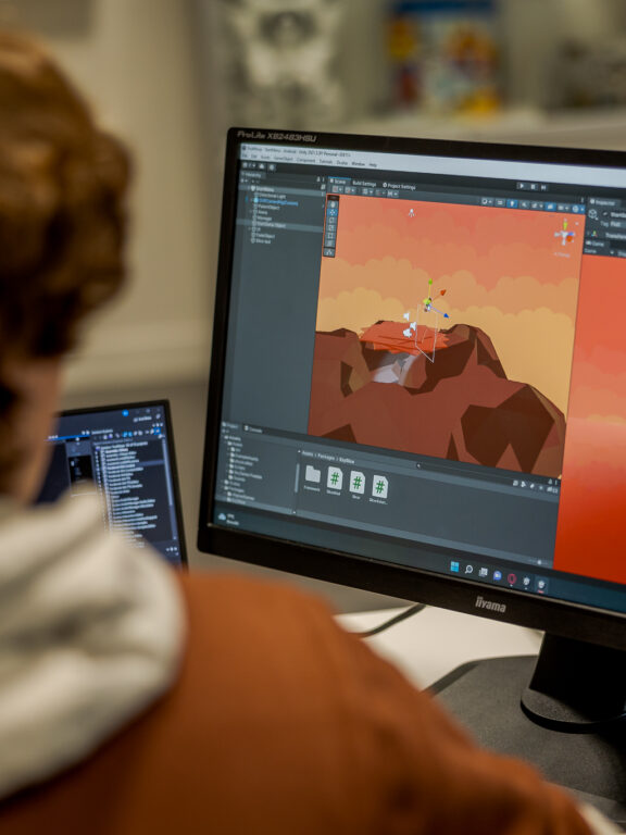 Student aan het werk in het gamelab