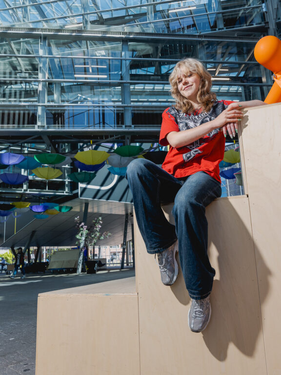 Student in het atrium
