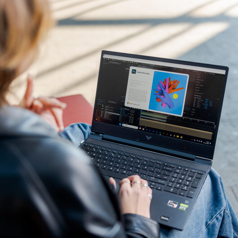 Een student start AfterEffects op