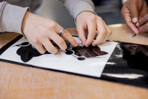 Student Mediamaker snijdt afbeelding uit