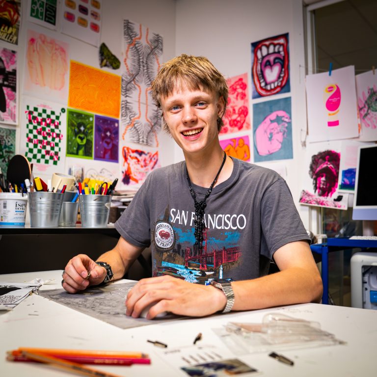 Student experimenteert met snijtechniek